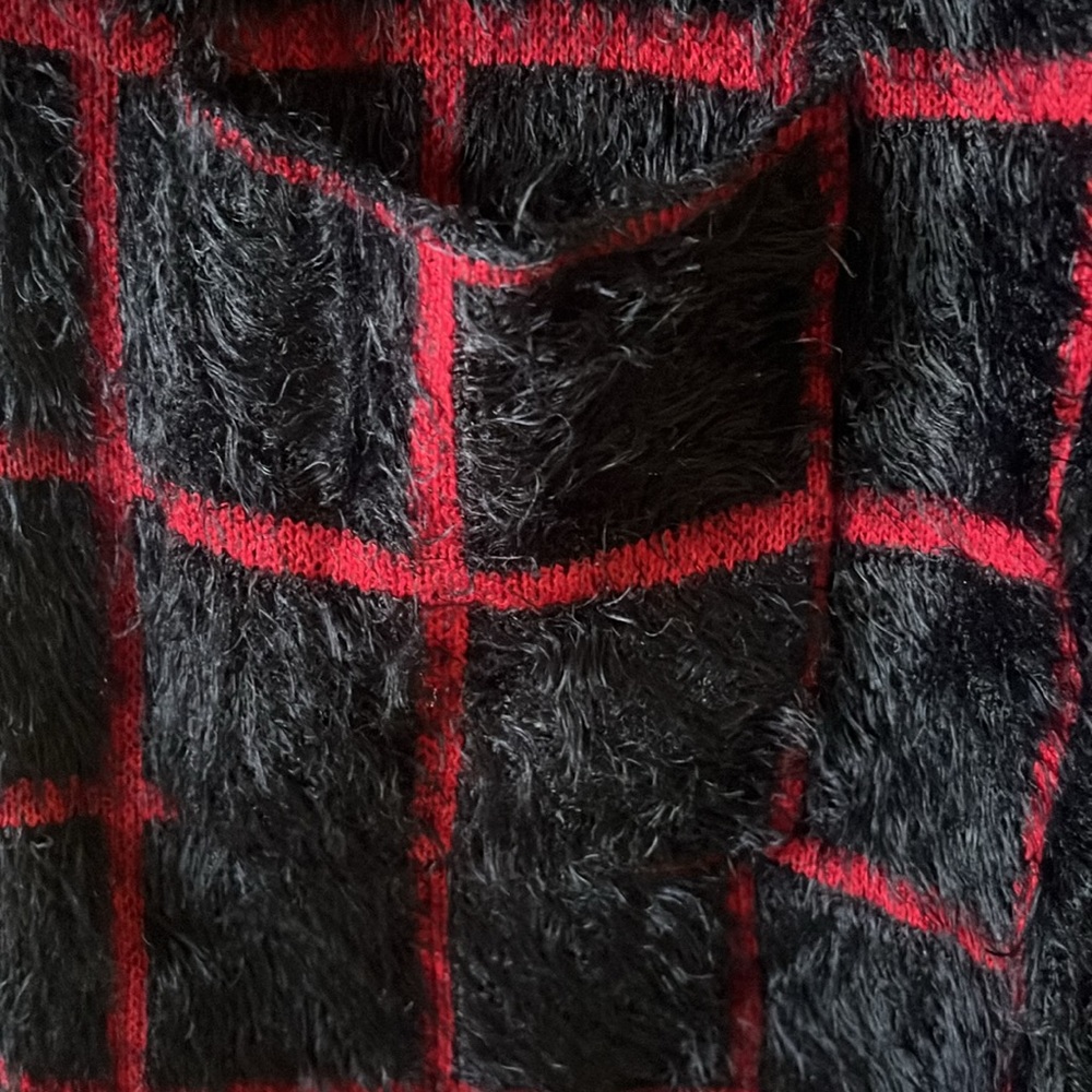 sweater - Picture 3 of 4